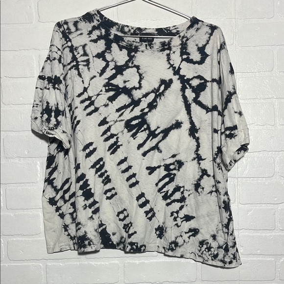 Blank Paige Tops - Blank Paige Womes Top Tie-Dye Black and White 100% Cotton Round Neck Medium
